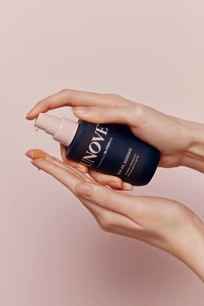 Поживна сироватка для волосся UNOVE Silk Oil Essence 70 мл UN01 фото