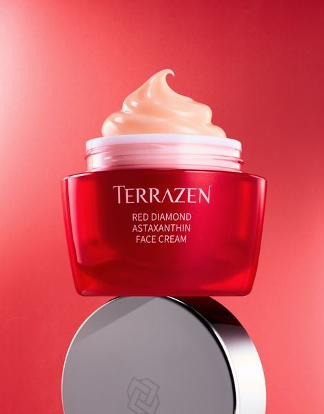 Крем з астаксантином TERRAZEN RED DIAMOND ASTAXANTHIN FACE CREAM 50мл TER27 фото