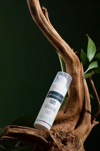Сонцезахисний крем з протизапальним ефектом Braderm AZN cream 30 мл BRA02 фото