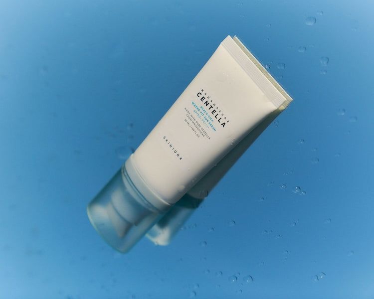 Мініатюра легкої сонцезахисної крем-сироватки Skin1004 Madagascar Centella Hyalu-cica Water-Fit Sun Serum SPF50+ PA++++ 15 мл SKN001 фото