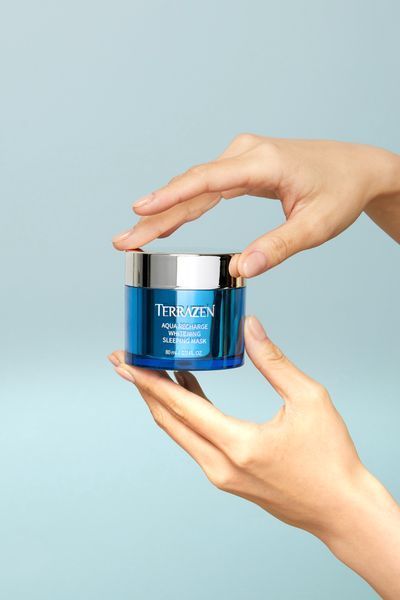 Інтенсивно зволожуюча нічна маска з освітлюючим ефектом TERRAZEN AQUARECHARGE WHITENING SLEEPING MASK 80мл TER04 фото