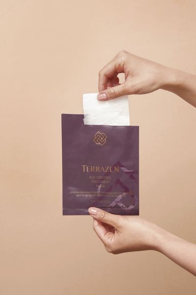 Омолоджуюча антивікова тканинна маска з природним комплексом проти зморшок TERRAZEN AGE CONTROL TREATMENT MASK 27мл TER12 фото